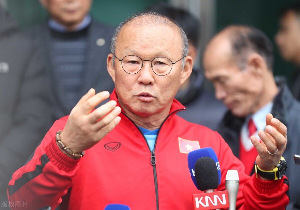 说完，他便转过身来，对身后的刘仲景恭敬的说：刘神医，萧叔叔的病，就麻烦您了。